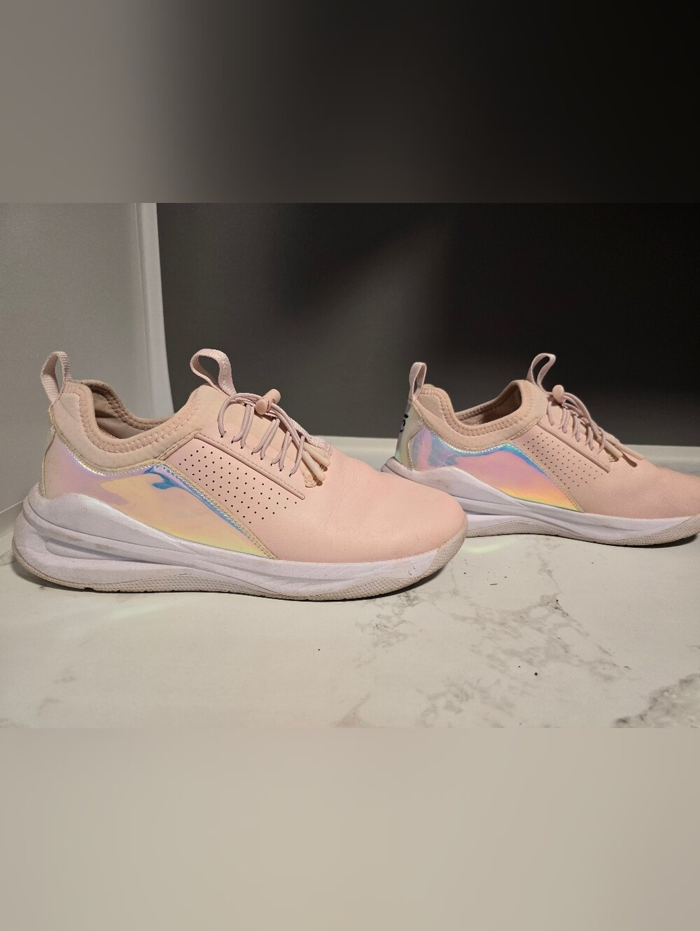 Clove CLASSICLight Pink Women's Slip-On Athletic Sneakers with Iridescent Detail